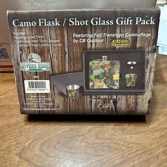 Camo Flask Outdoor Stainless Steel - Picture 2 of 8
